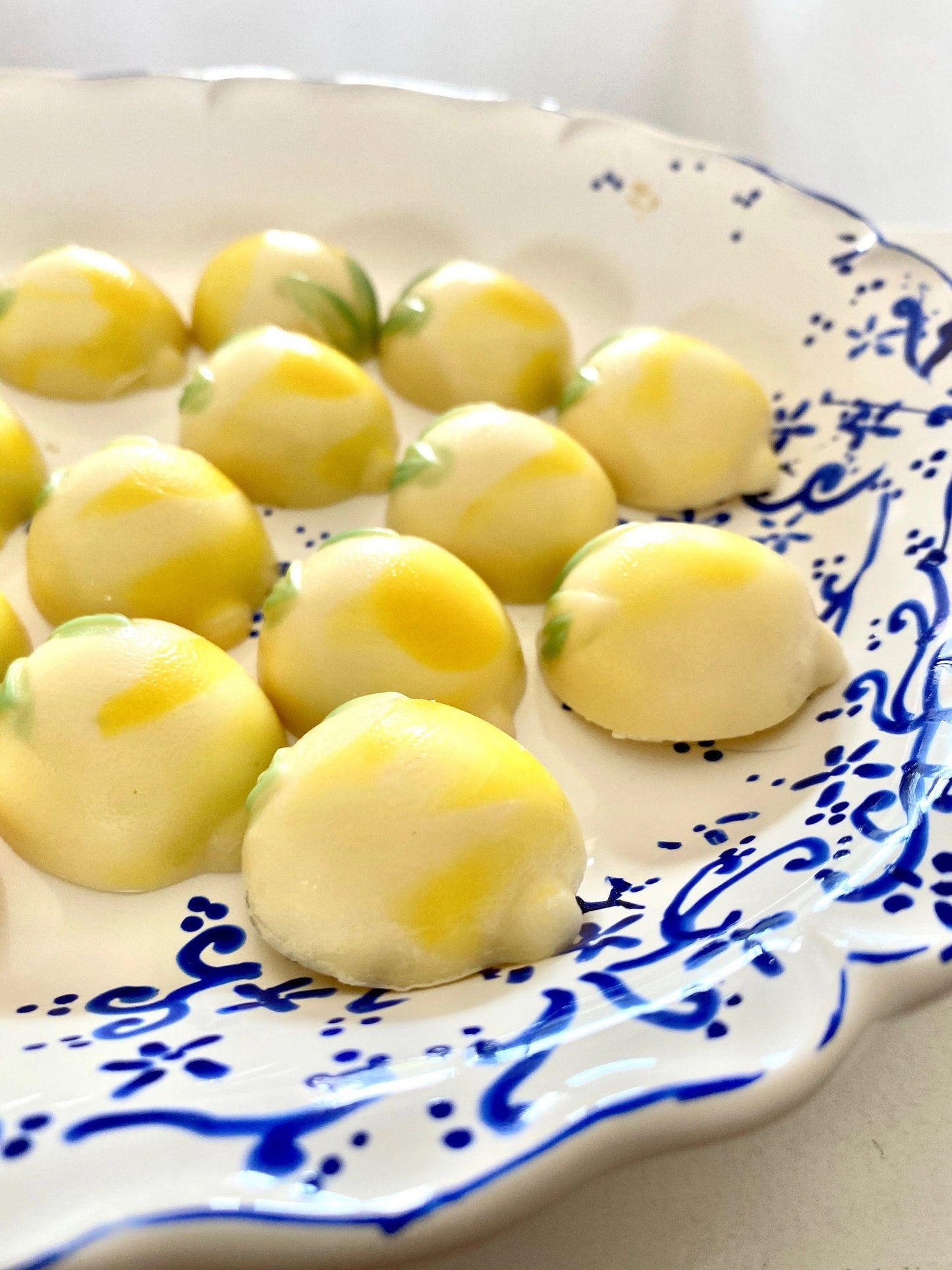 8 units Luxury Assorted Chocolates 3.06 Oz (86g) Gluten Free, Pure & Natural ingredients, No Fats or Preservatives