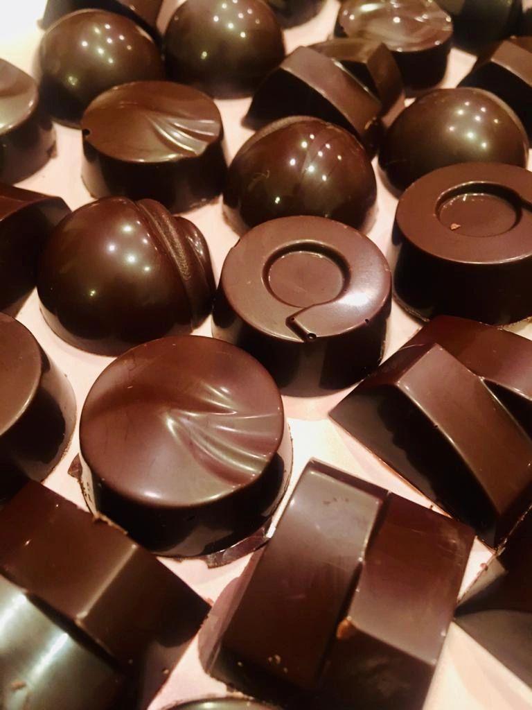 15 units Luxury Assorted Chocolates 5.64Oz (160g)